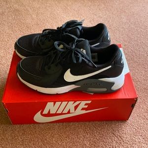 Womens Nike Air Max Excee size 8 1/2 sneakers
